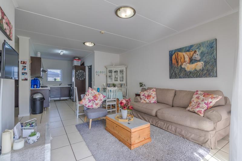 To Let 3 Bedroom Property for Rent in Somerset West Western Cape